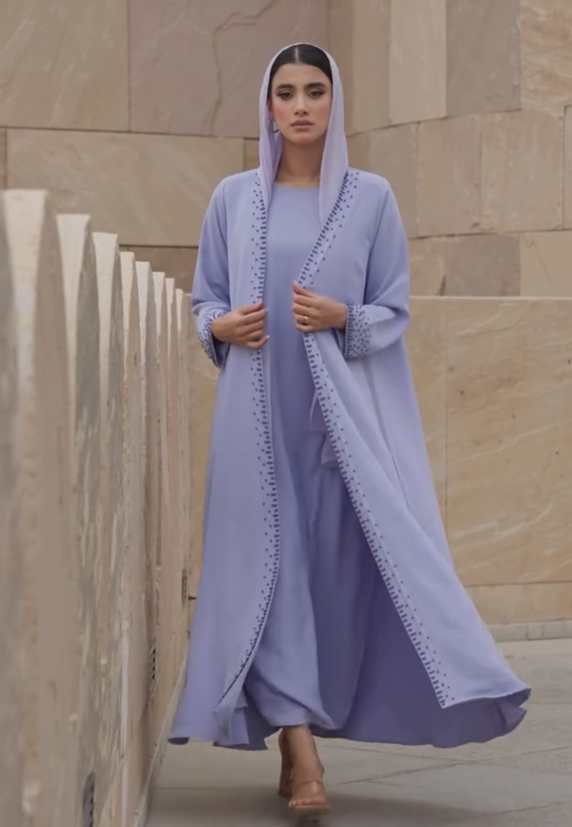 LOOK 01